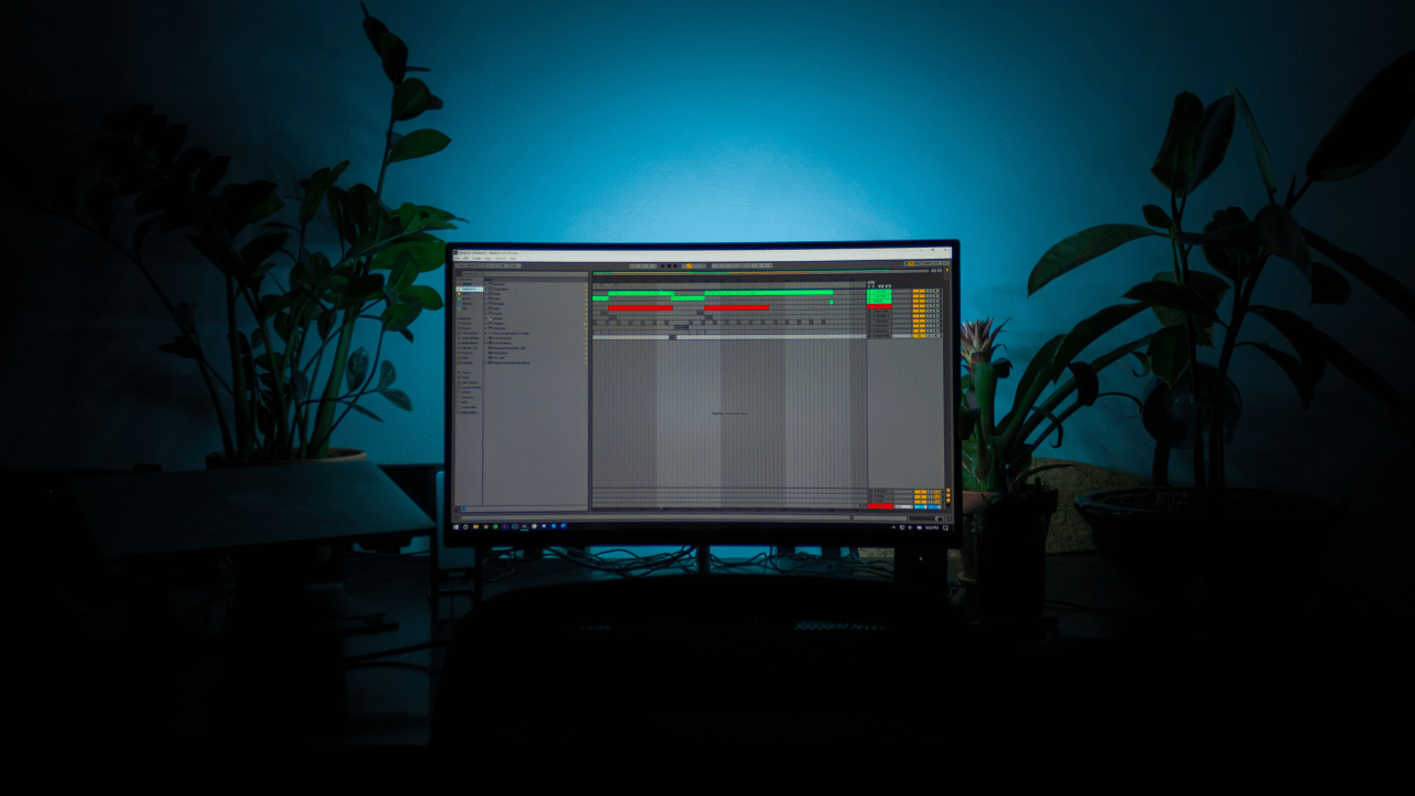 Ableton Live Suite and Standard versions are compared on a Mac