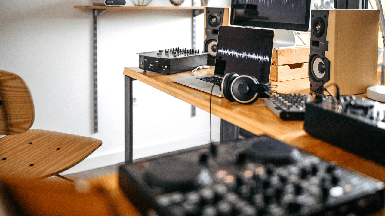 Setting up a home studio for $500, with daw software, an audio interface and a microphone