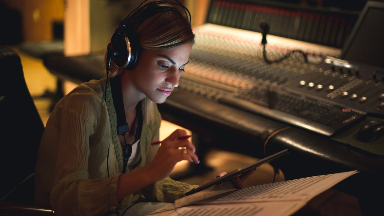 Singer-songwriter producer sketching a song idea with Ableton Note